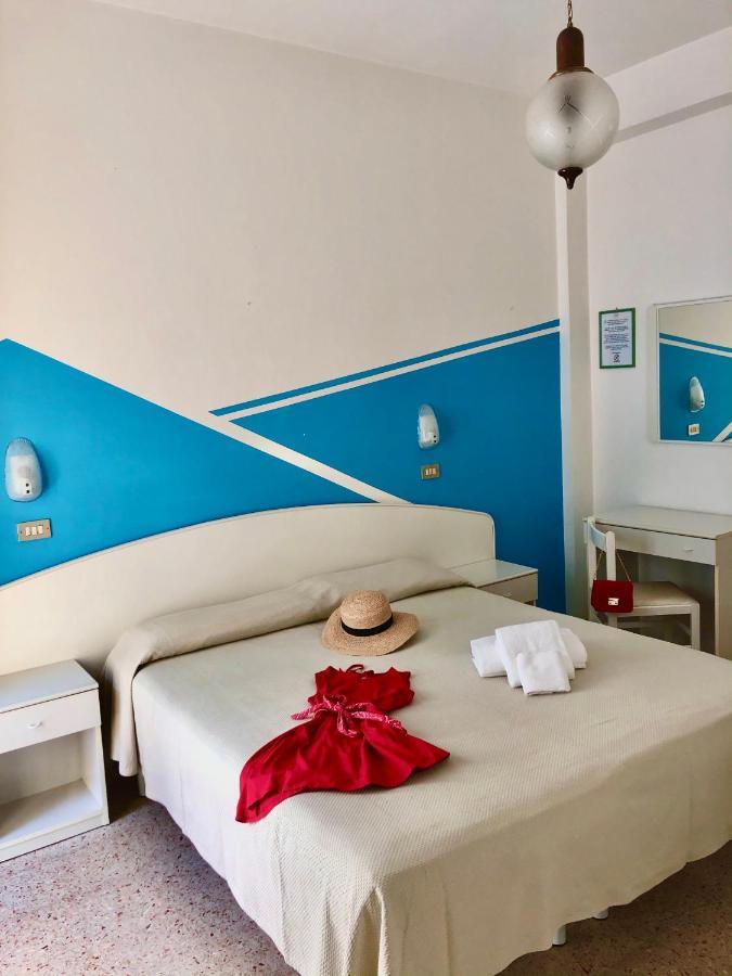 Hotel Serafini Rímini Exterior foto